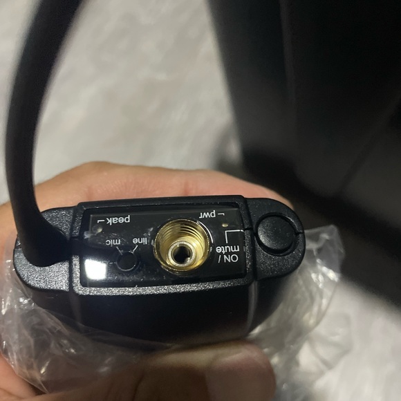 Db Technologies microphone multi frequency 
Comes with bodypack , receiver - Picture 3 of 9